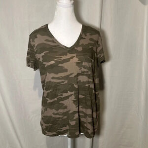 Universal Thread Monterey v neck camo tshirt size medium